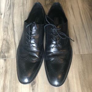 Men’s Black Wingtip Shoes